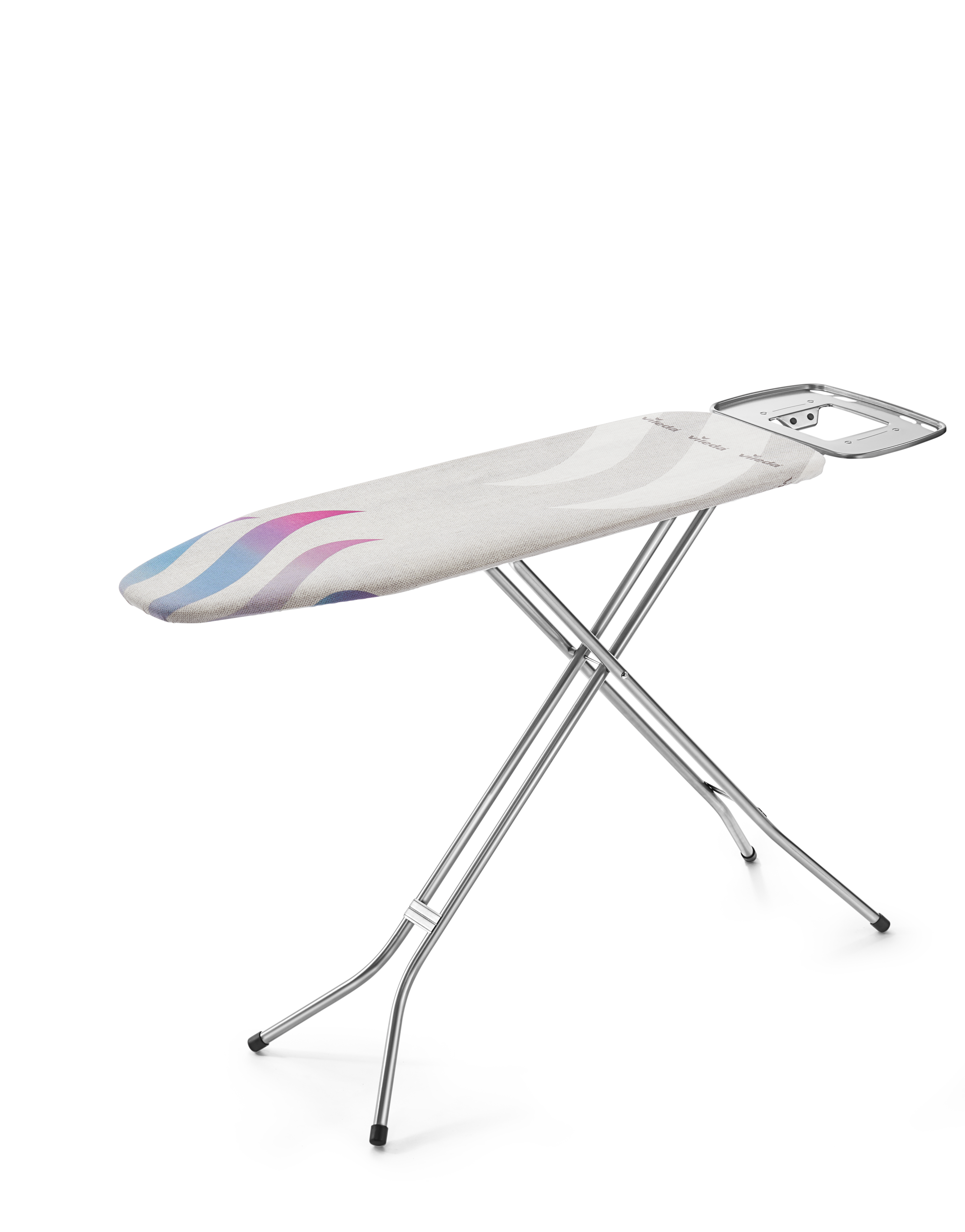 Una tabla de planchar con funda blanca, diseño de ondas y patas metálicas, sobre fondo blanco.