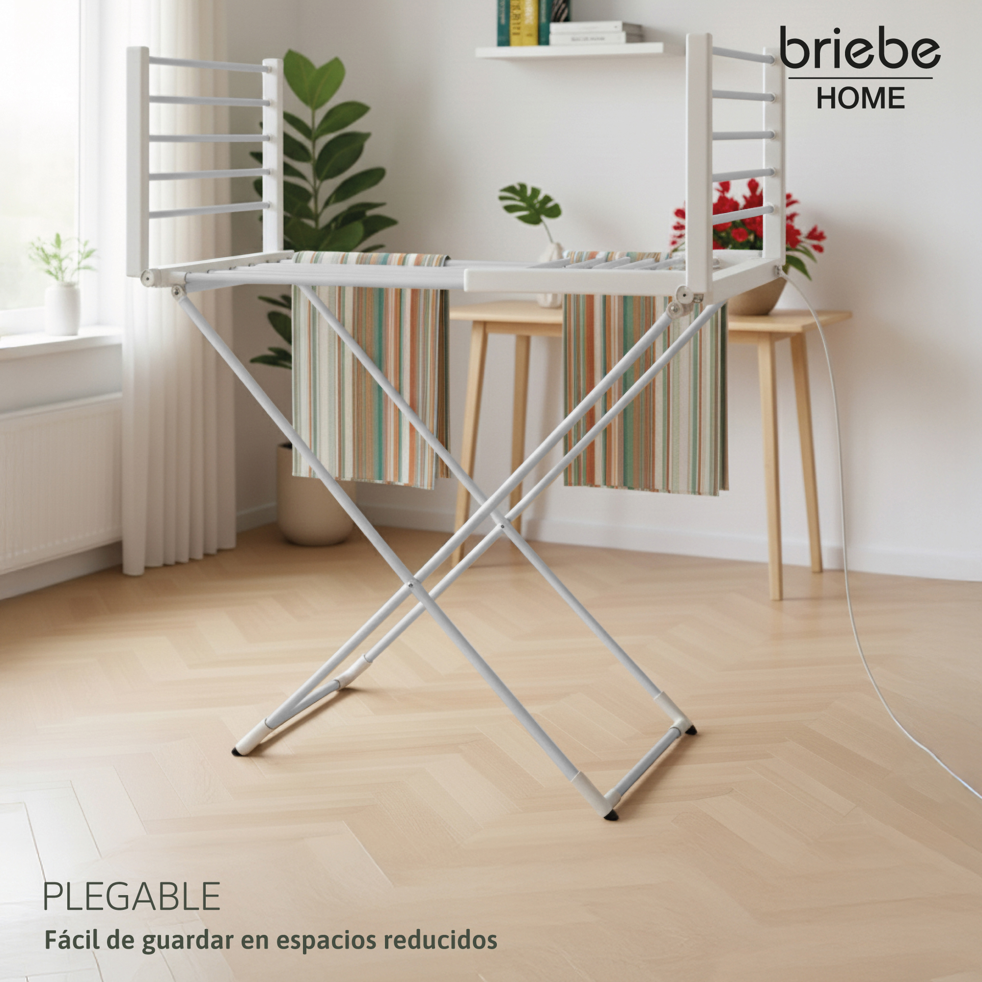 Un tendedero blanco con tela a rayas. El tendedero está en una habitación con piso de madera. Una planta en el fondo.
