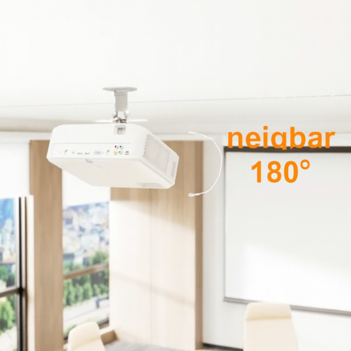 Ein weißer Projektor ist an einer weißen Decke befestigt. Der Raum hat eine Leinwand, Stühle und große Fenster. Text: 'neiqbar 180°'.
