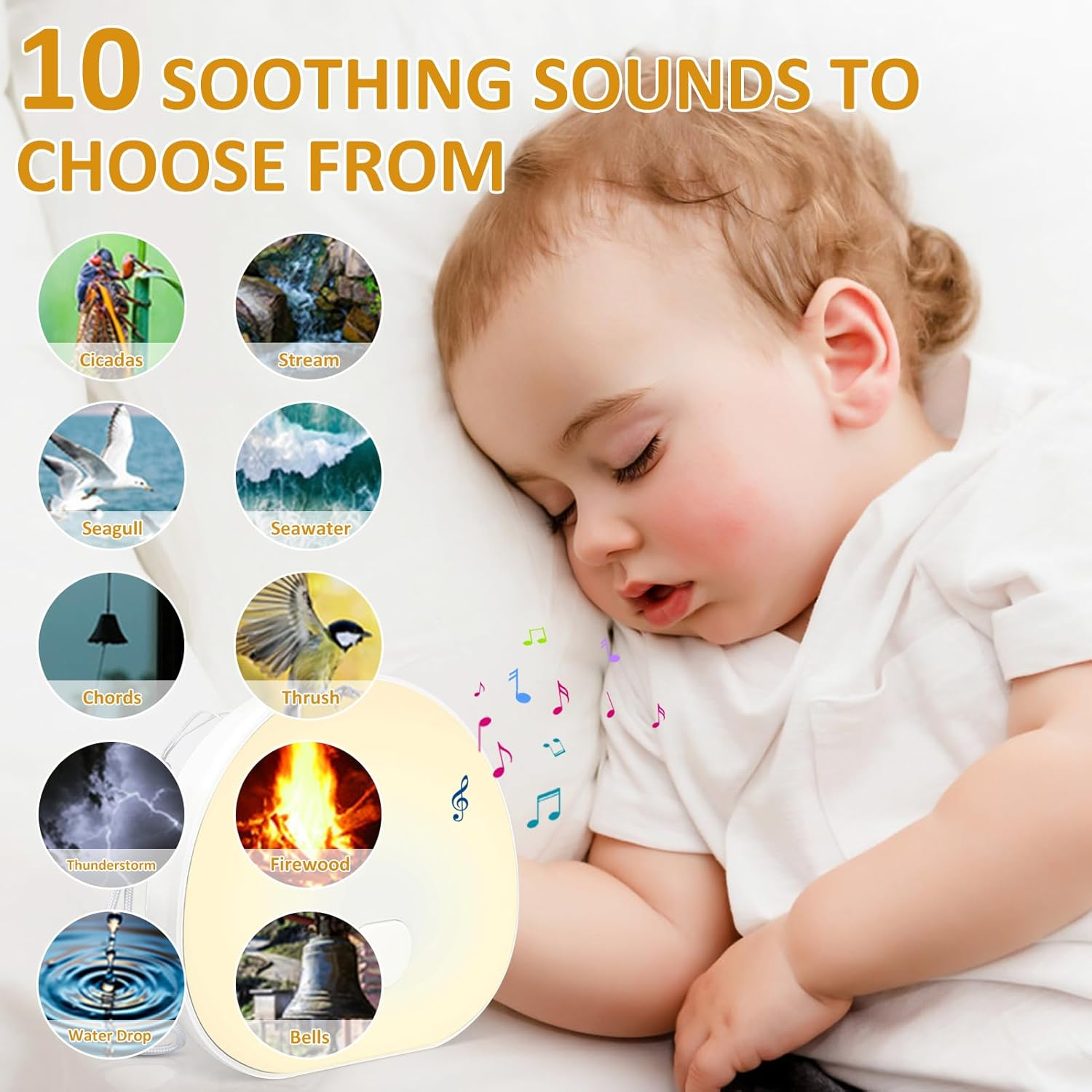 Ein schlafendes Baby mit einem Soundgerät, das Naturgeräusche wie Zikaden, Bach und Möwen sowie Musiknoten enthält.