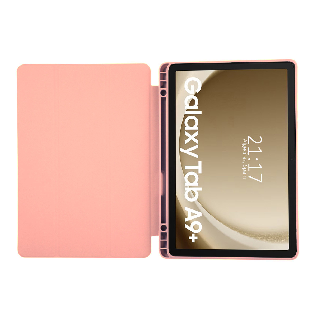 Un tablet Galaxy Tab A9+ in una custodia rosa è aperto. Lo schermo mostra l'ora 21:17 e la città di Algeciras, Spagna.