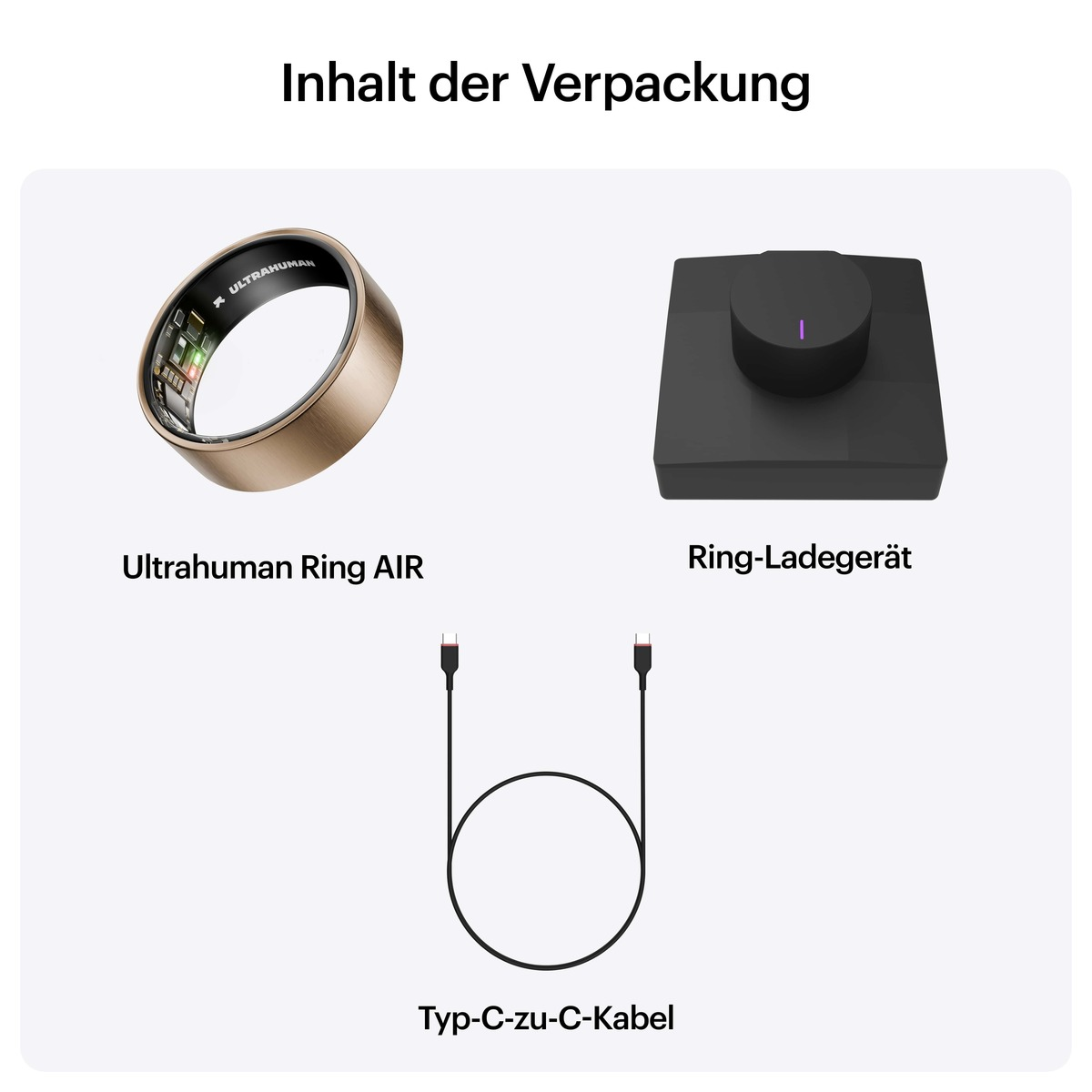 Das Bild zeigt einen Ultrahuman Ring AIR, ein Ringladegerät und ein USB-C-Kabel. Der Ring ist goldfarben, das Ladegerät schwarz.
