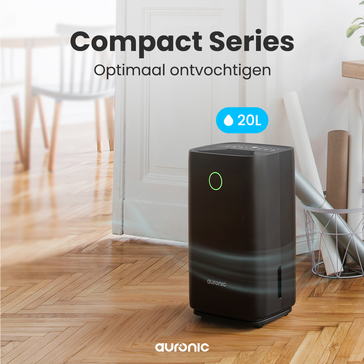 Een zwarte luchtontvochtiger met een groen licht staat op een houten vloer. De tekst bovenaan zegt Compact Series. Een waterdruppel-icoon.