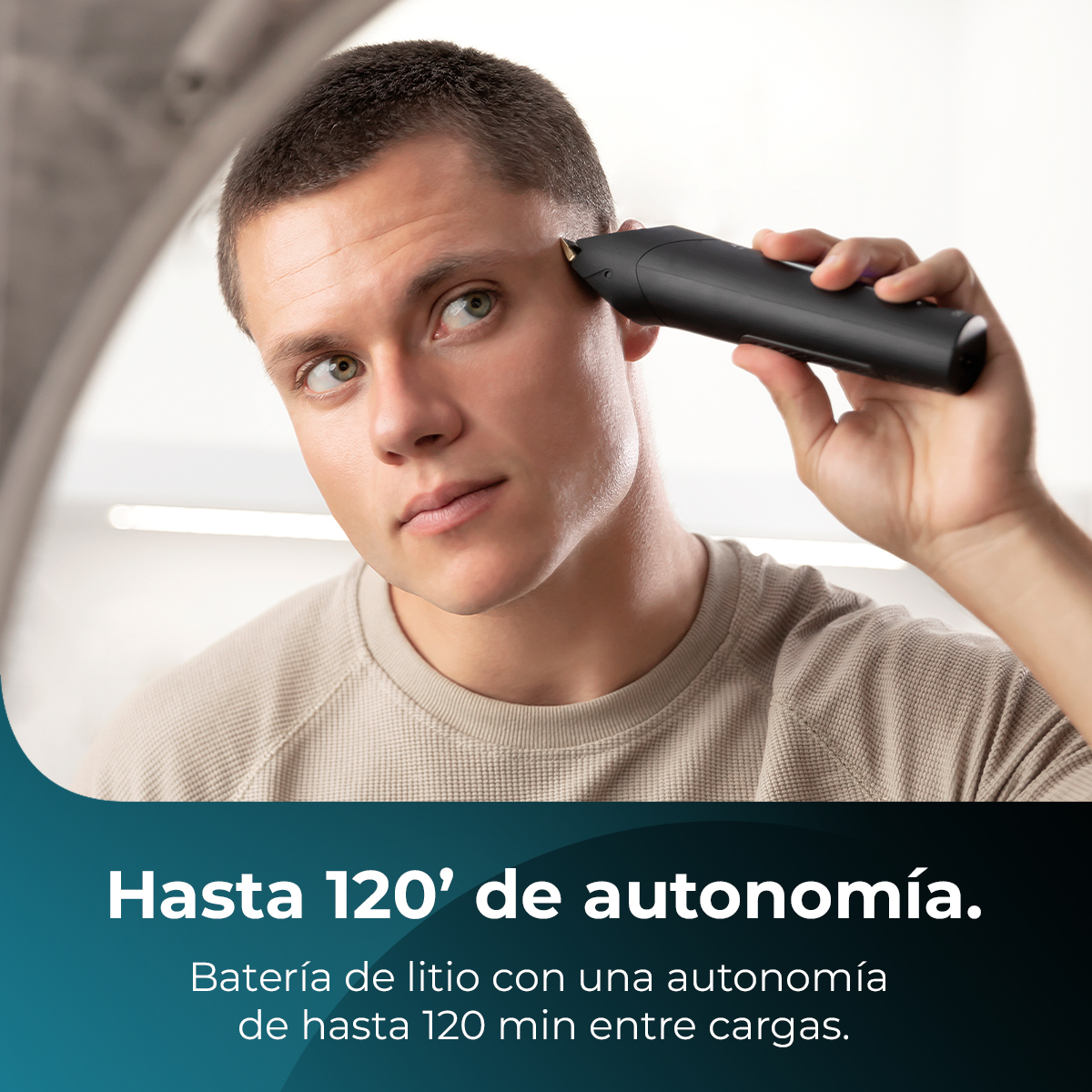 Un uomo si rade i capelli con un tagliacapelli nero. Guarda altrove. Testo: Fino a 120' di autonomia.