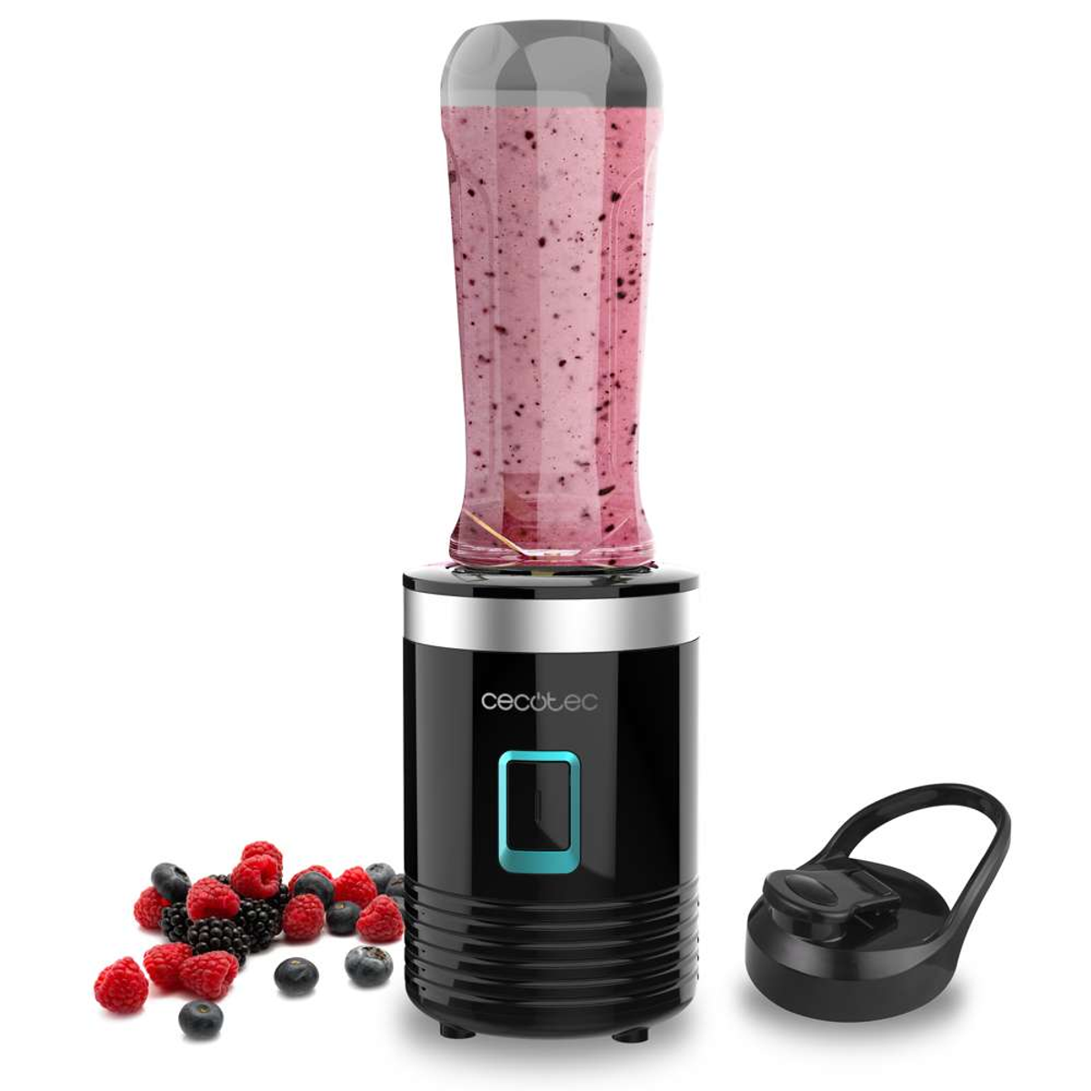Zwarte blender met paarse smoothie. Bessen verspreid. Deksel rechts. Cecotec-logo zichtbaar.