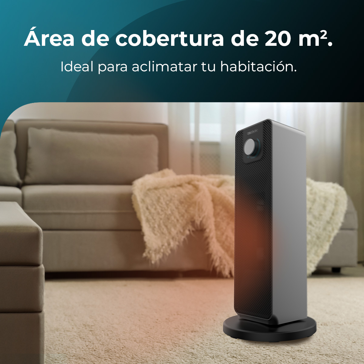 Un riscaldatore grigio e nero è su una base nera su un tappeto. Un divano con una coperta sullo sfondo. Testo in alto.