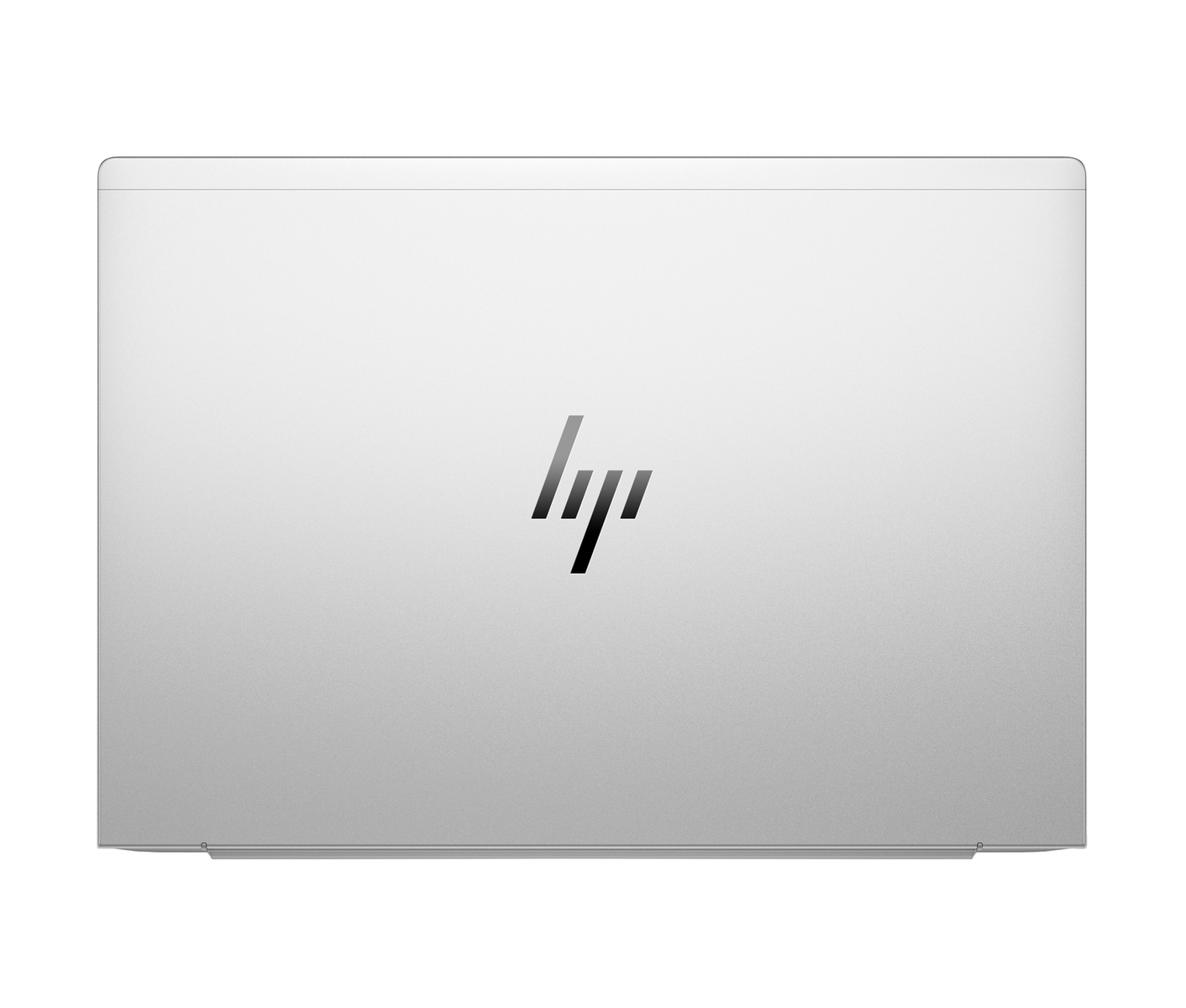 Un portátil plateado con el logotipo de HP. El portátil está cerrado y sobre un fondo blanco. El logotipo de HP es negro.