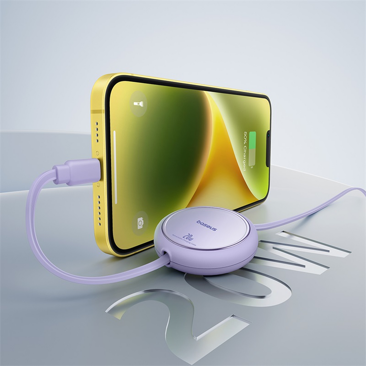 Telefon ładuje się fioletowym kablem i ładowarką Baseus. Telefon jest złoty i pokazuje 60% naładowania.