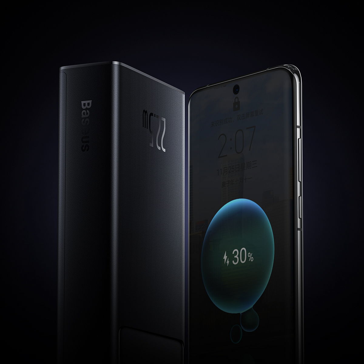 Eine schwarze Powerbank und ein Smartphone stehen nebeneinander. Das Telefon zeigt das Aufladen mit 30 % an. Die Powerbank hat das Baseus-Logo.