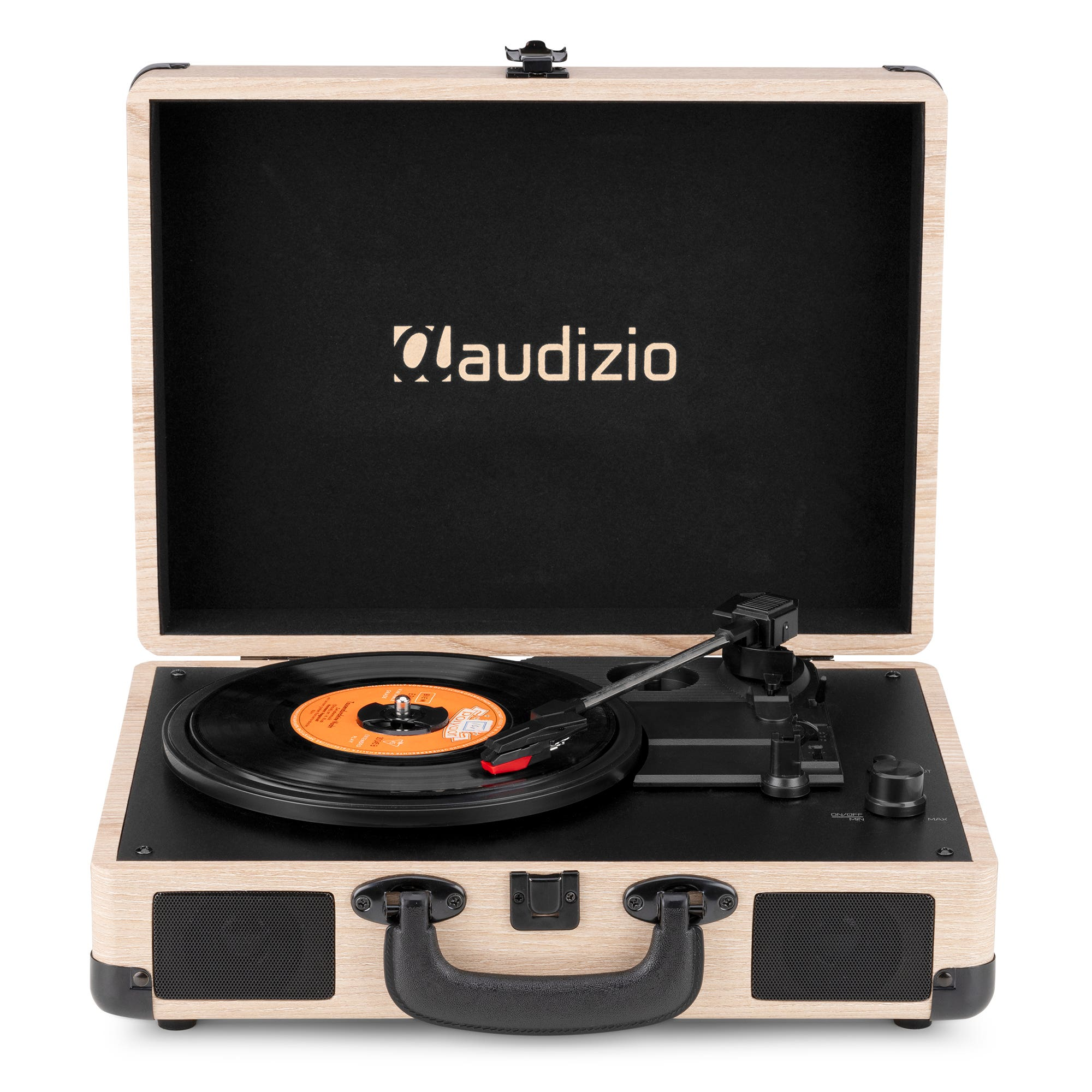 Un tocadiscos en una caja de madera. La tapa está abierta. Está reproduciendo un disco. La marca 'claudizio' es visible.