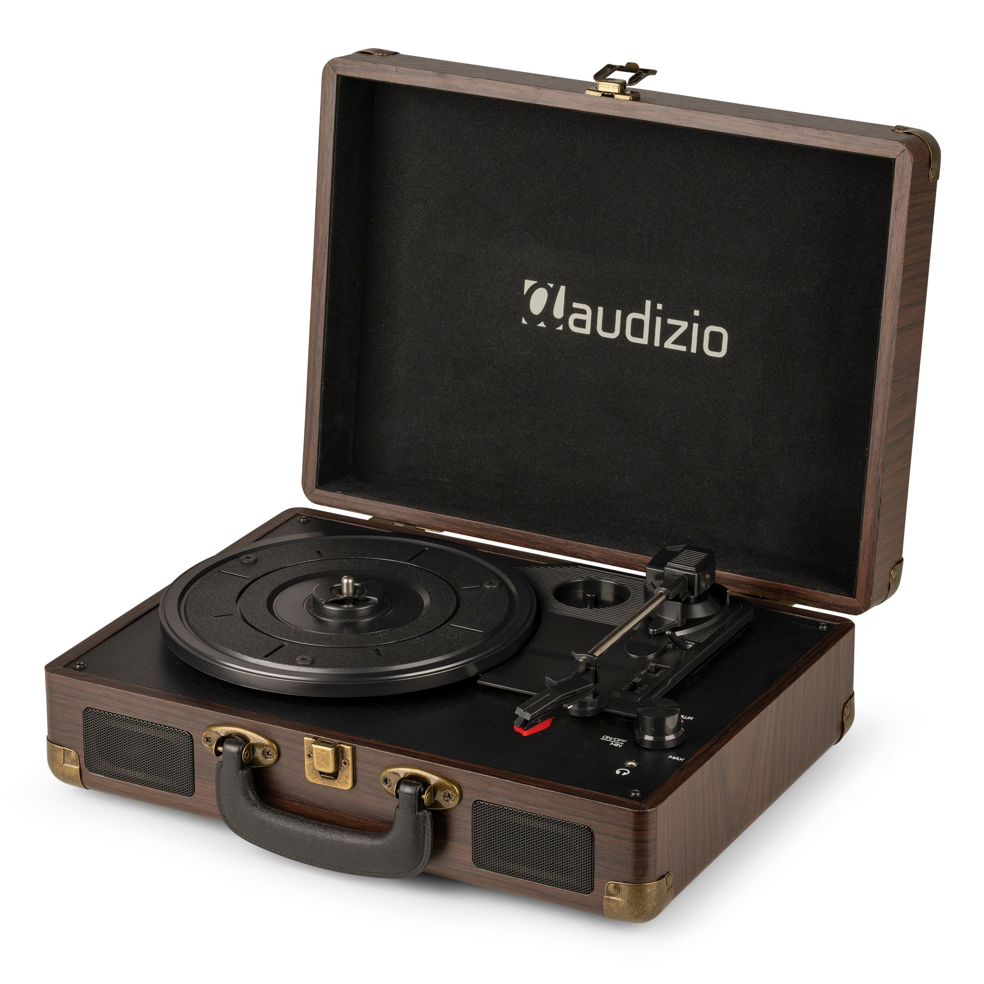 Un tocadiscos marrón en un estuche de madera abierto. Tiene un disco negro, brazo y controles. La marca es visible.