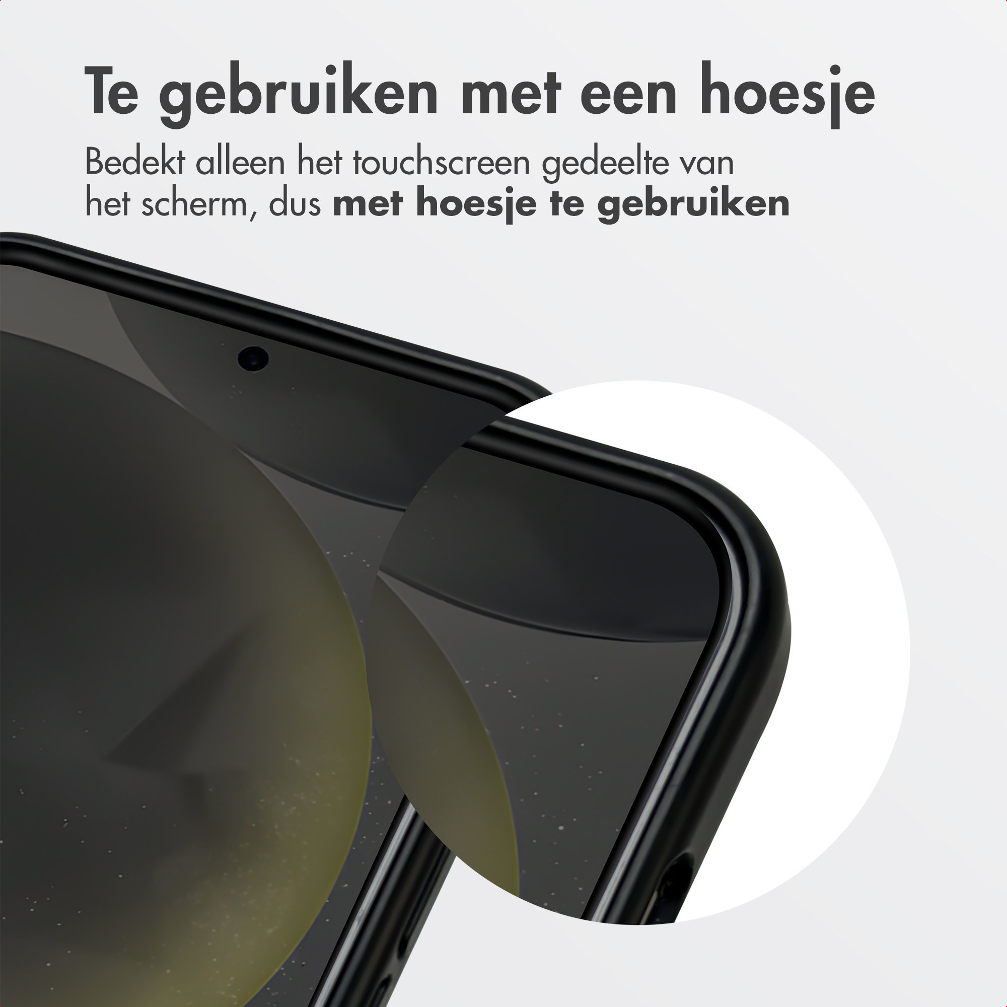 Close-up van een telefoonscherm met een zwarte case. Nederlandse tekst over het gebruik van een case.