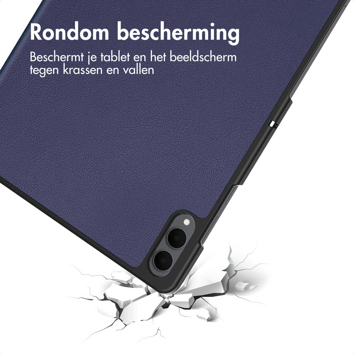 Tablet case in dark blue, with black frame, lying on broken white ground. Text says, 'Rondom bescherming', protection.