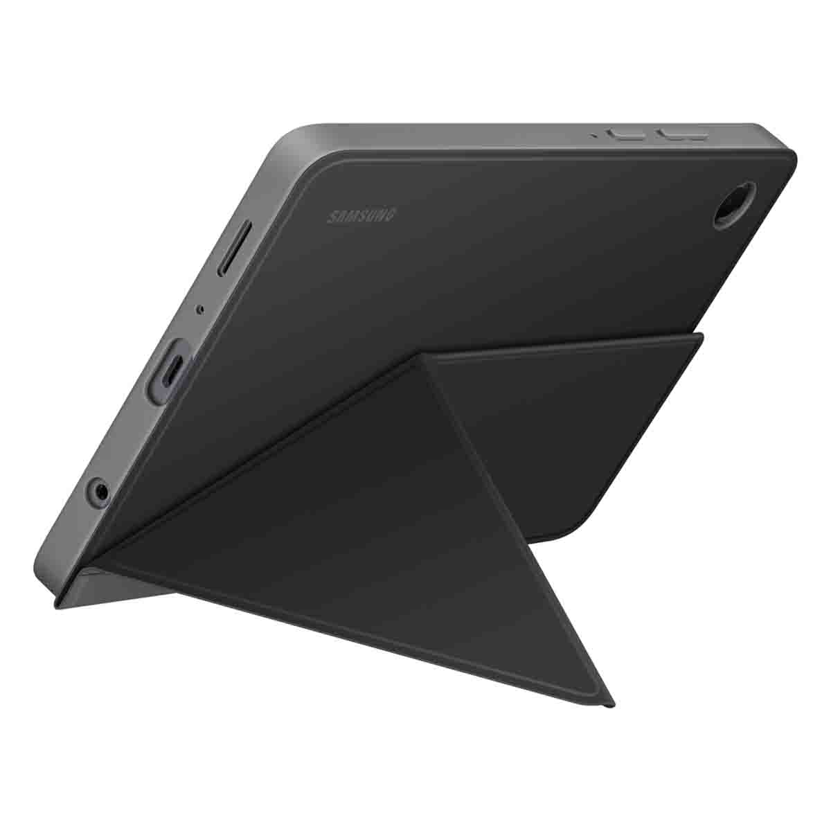 Un tablet Samsung grigio scuro con una cover pieghevole nera che lo sostiene. Il tablet mostra porte e pulsanti.