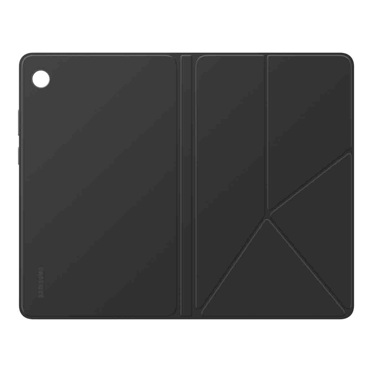 Una custodia per tablet nera, aperta. Ha un foro per la fotocamera e il logo 'SAMSUNG'. La custodia ha un design pieghevole per l'uso come supporto.