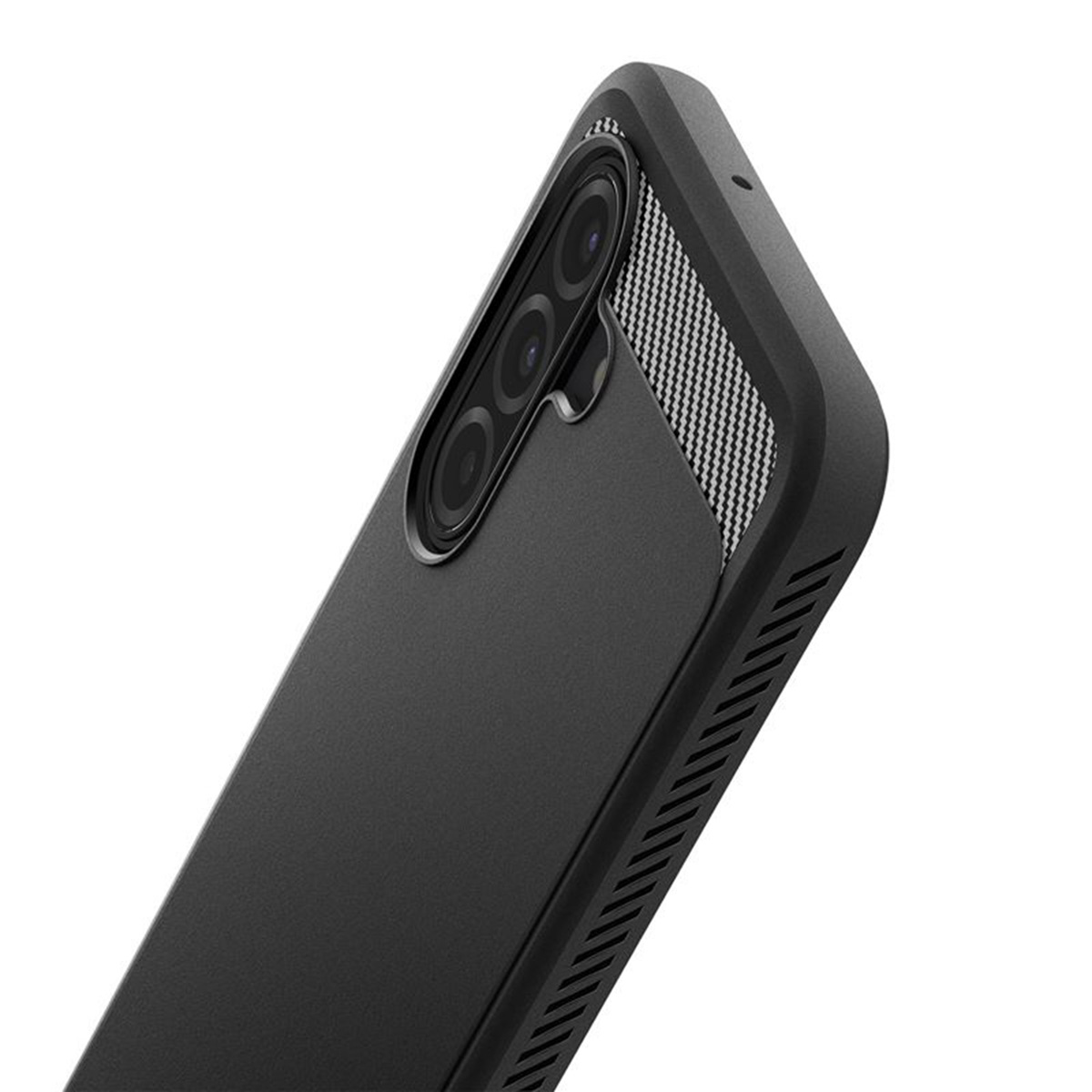 Gros plan sur une coque de téléphone noire avec un appareil photo à trois lentilles. La coque a un côté texturé et une finition mate lisse.
