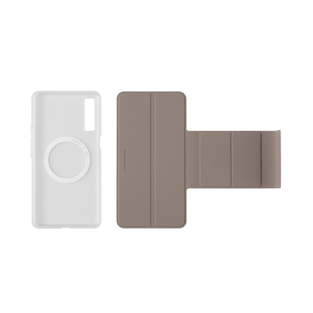 Eine Handyhülle und eine Handyabdeckung werden gezeigt. Die Handyhülle ist transparent und die Abdeckung ist taupe. Beide sind auf weißem Hintergrund.