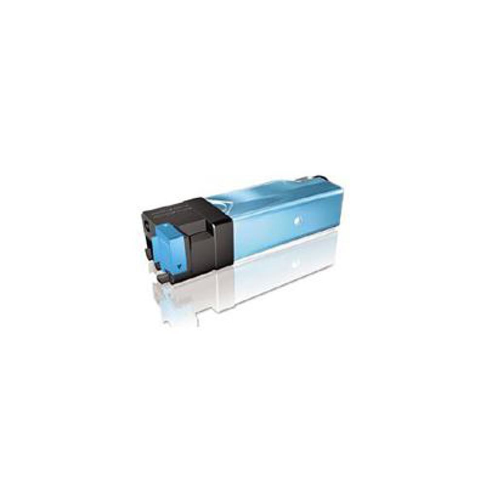 Una cartuccia di toner ciano giace su una superficie bianca, riflettendo la sua forma. La cartuccia è blu con accenti neri e blu.