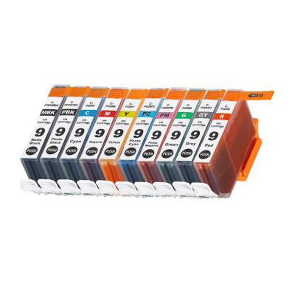 Un set di cartucce d'inchiostro. I colori includono nero, ciano, magenta, giallo, ciano foto, magenta foto, verde, grigio e rosso.