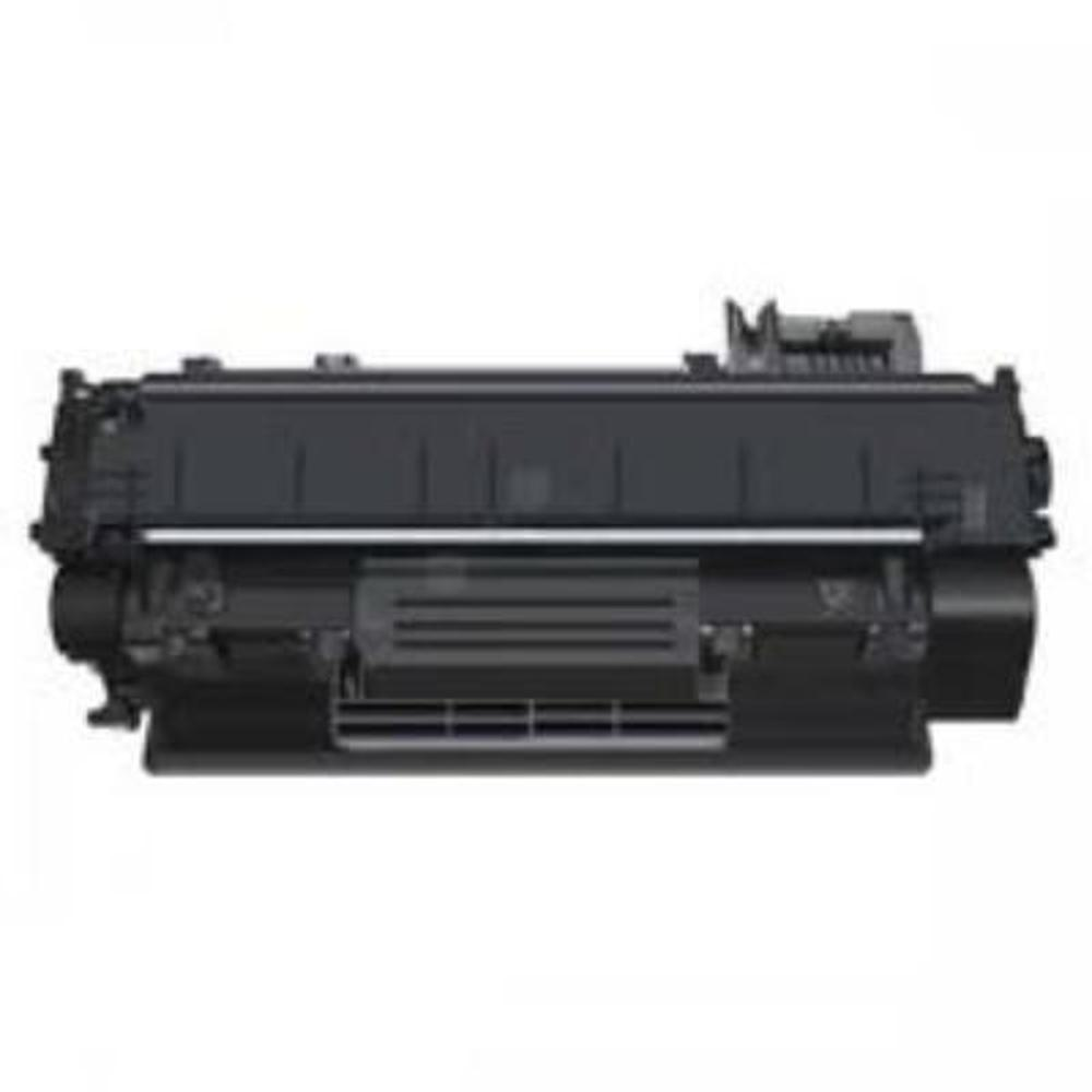 Una cartuccia toner nera per stampante è centrata su sfondo bianco. Ha una forma rettangolare con vari componenti meccanici.