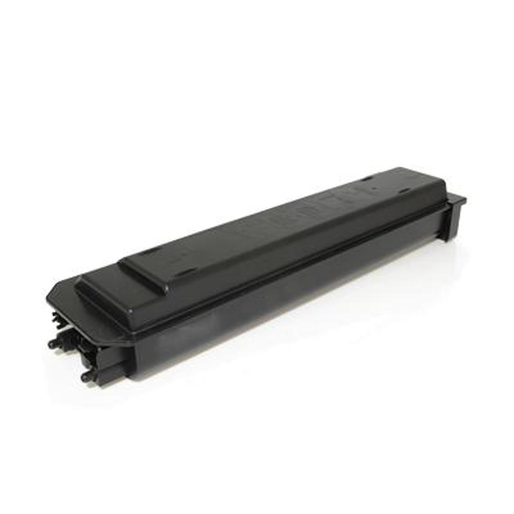 Una cartuccia toner nera per stampante. È rettangolare con alcune parti sporgenti a un'estremità, su sfondo bianco.