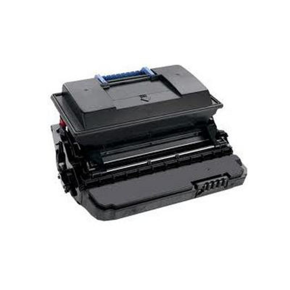 Una cartuccia toner nera. Ha una maniglia blu. La cartuccia è su sfondo bianco.