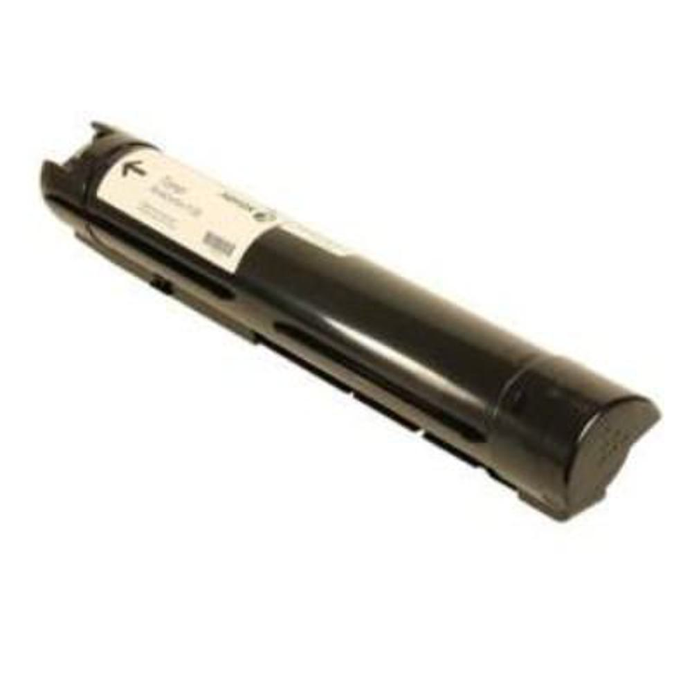 Una cartuccia toner cilindrica nera con etichetta bianca, posizionata diagonalmente su sfondo bianco.