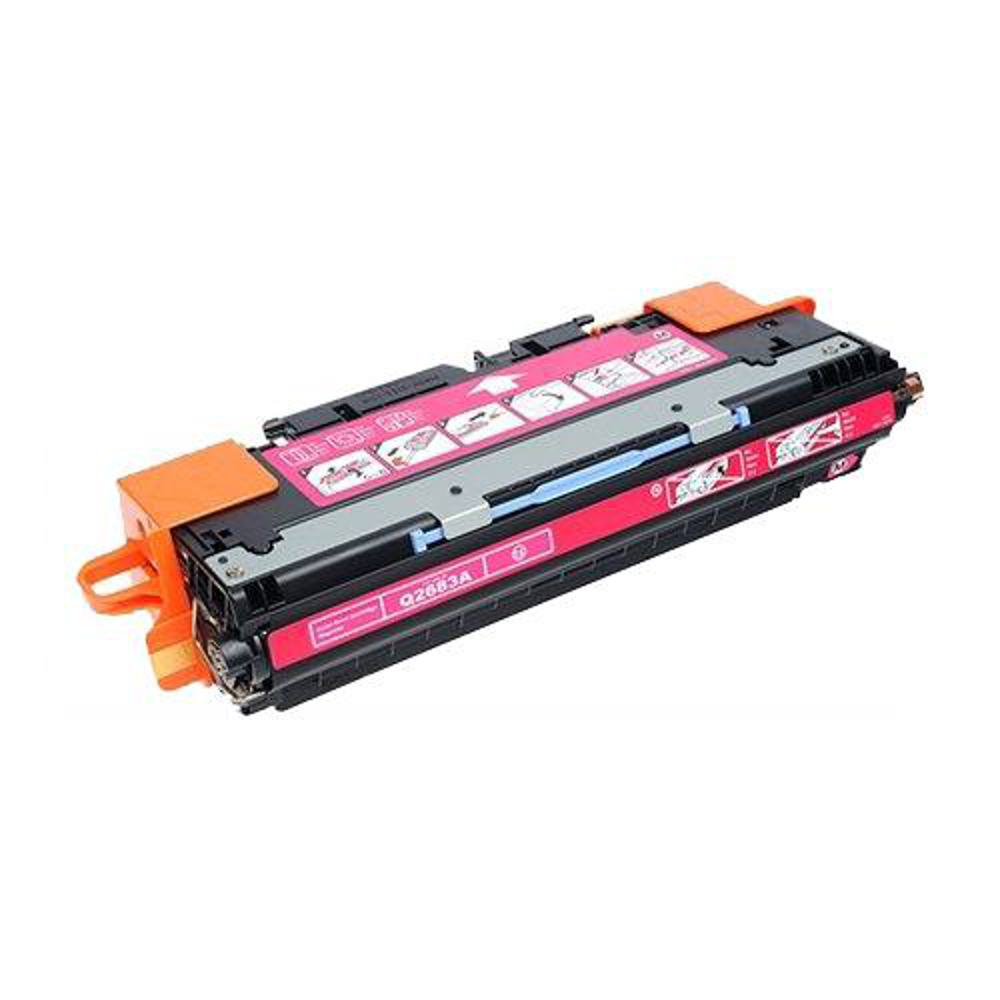 Una cartuccia toner magenta con maniglie arancioni. Ha dettagli neri, grigi, rosa e blu. La cartuccia è su sfondo bianco.