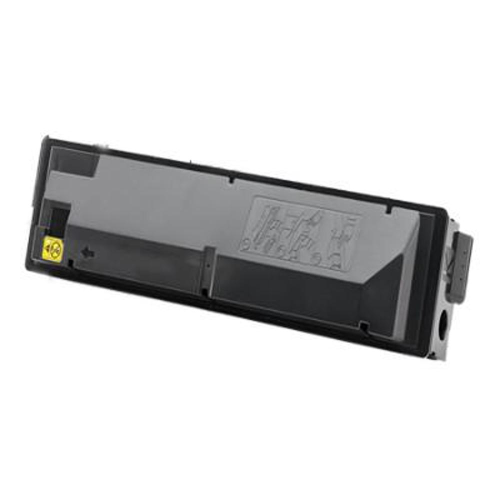 Una cartuccia toner per stampante, di colore nero e grigio, è posizionata diagonalmente. Ha un adesivo giallo con simboli a sinistra.
