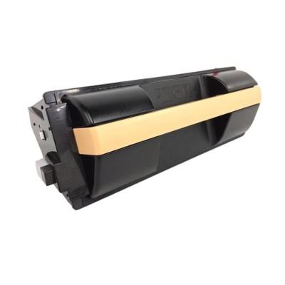 Una cartuccia toner nera e beige, leggermente angolata, su sfondo bianco. La cartuccia ha una striscia beige.