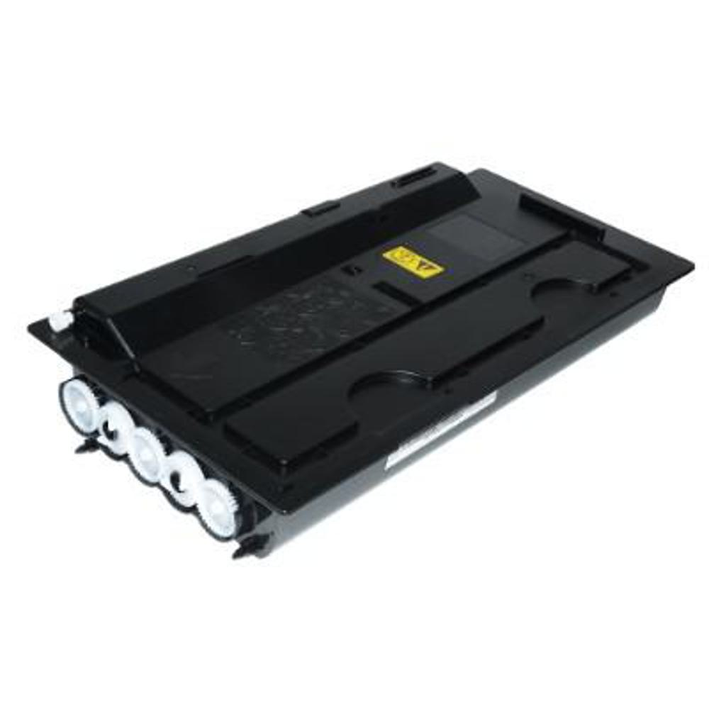 Una cartuccia di toner nera per stampante su sfondo bianco. Ha un'etichetta di avvertimento gialla e ingranaggi bianchi a un'estremità.