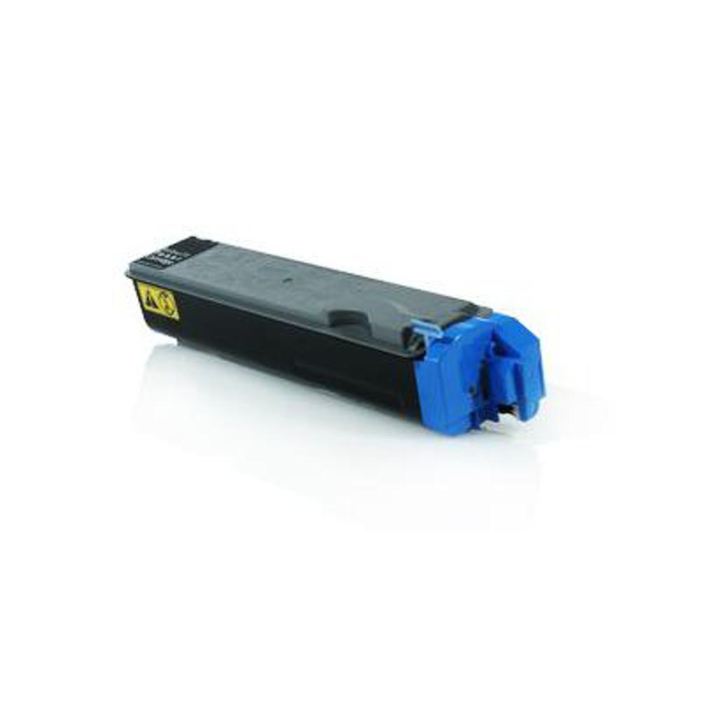 Una cartuccia di toner per stampante è esposta su una superficie bianca. È nera e grigia con un componente blu.