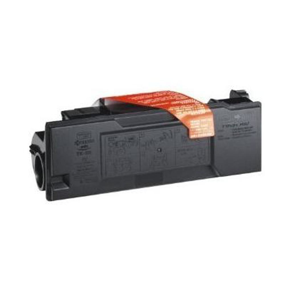 Cartuccia toner nera con etichetta arancione. La cartuccia è rettangolare e presenta testo sul lato.
