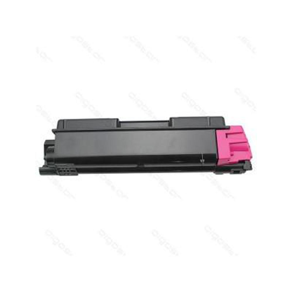 Una cartuccia toner nera con un componente rosa sul lato destro, isolata su sfondo bianco.