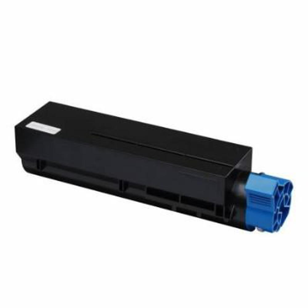 Una cartuccia toner nera con un cappuccio blu. È rettangolare e si trova su uno sfondo bianco.