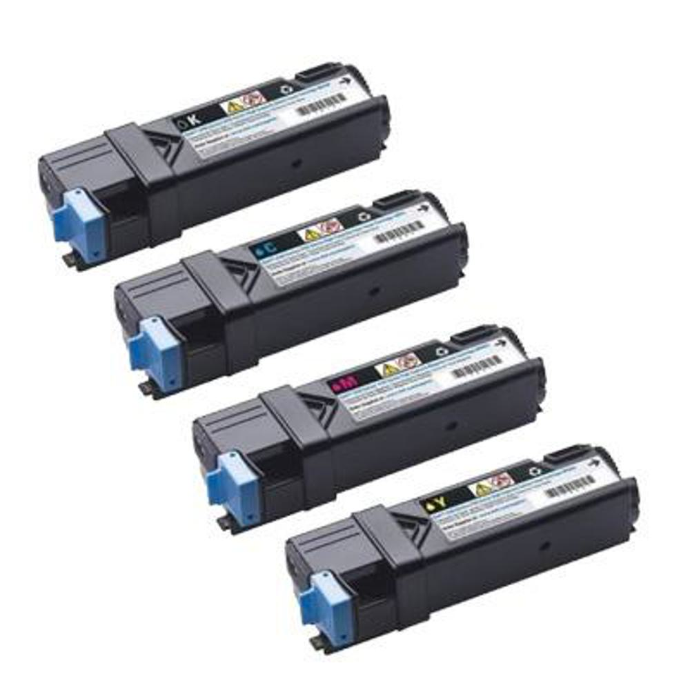 Quattro cartucce di toner nero per stampanti. Ognuna ha una maniglia blu. Le etichette mostrano i colori: K, C, M e Y. Sfondo bianco.