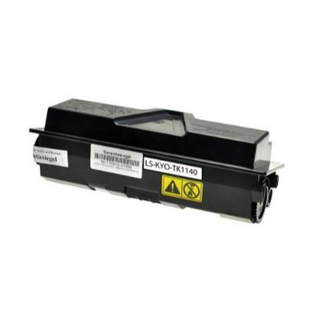 Una cartuccia di toner nera con etichette bianche e simboli di pericolo gialli. La cartuccia riporta la scritta LS-KYO-TK1140.