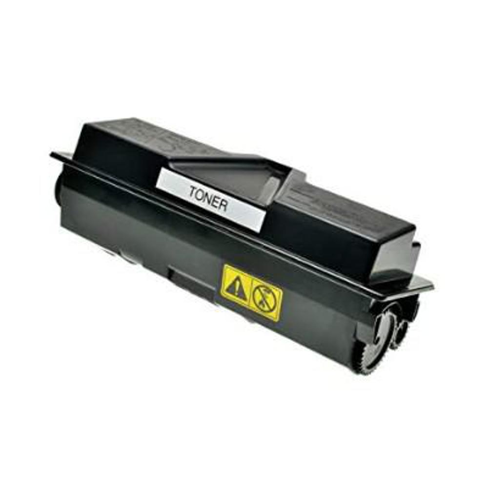 Una cartuccia toner nera con un'etichetta bianca con la scritta 'TONER'. Ha un'etichetta di avvertimento gialla ed è su sfondo bianco.