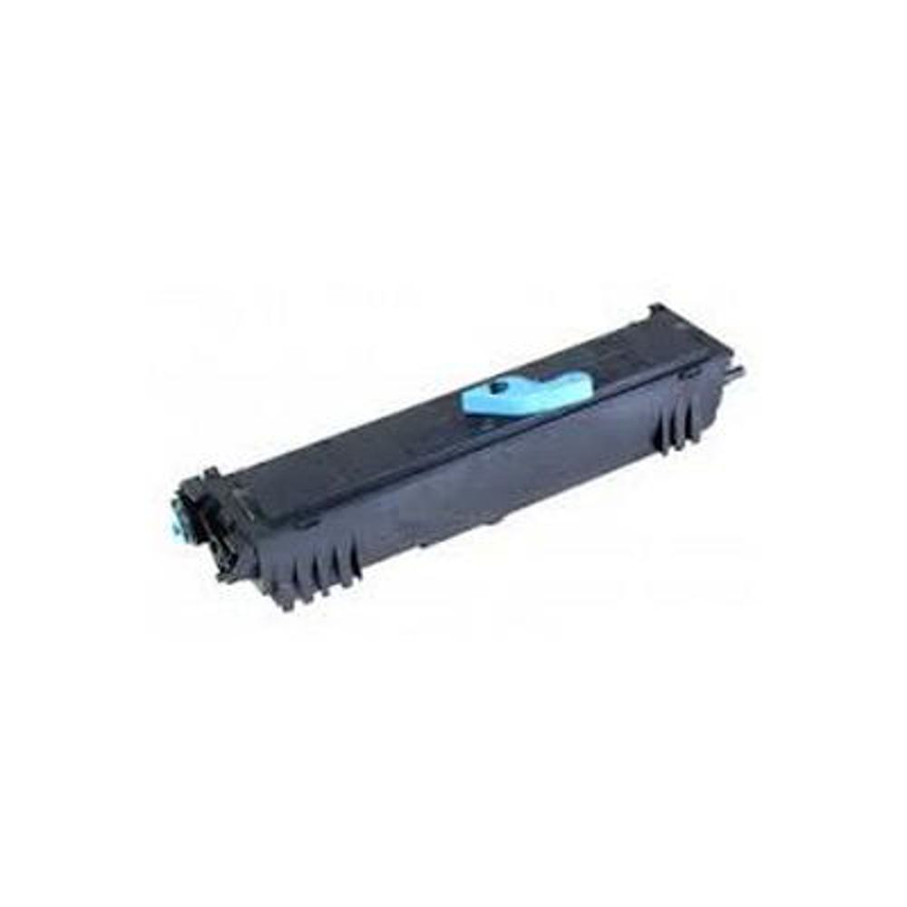Una cartuccia toner nera con maniglia azzurra, su sfondo bianco. La cartuccia è rettangolare e angolata.