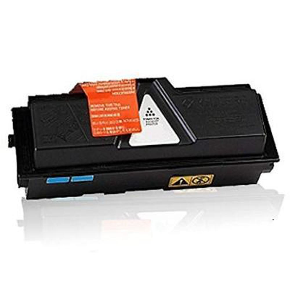 Una cartuccia toner nera con adesivo arancione sopra, triangolo bianco e dettagli blu e gialli.