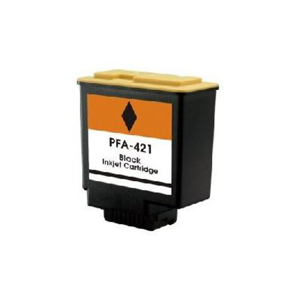 Una cartuccia a getto d'inchiostro nera con un'etichetta arancione e bianca. Si legge PFA-421, Black Inkjet Cartridge. La parte superiore è beige.