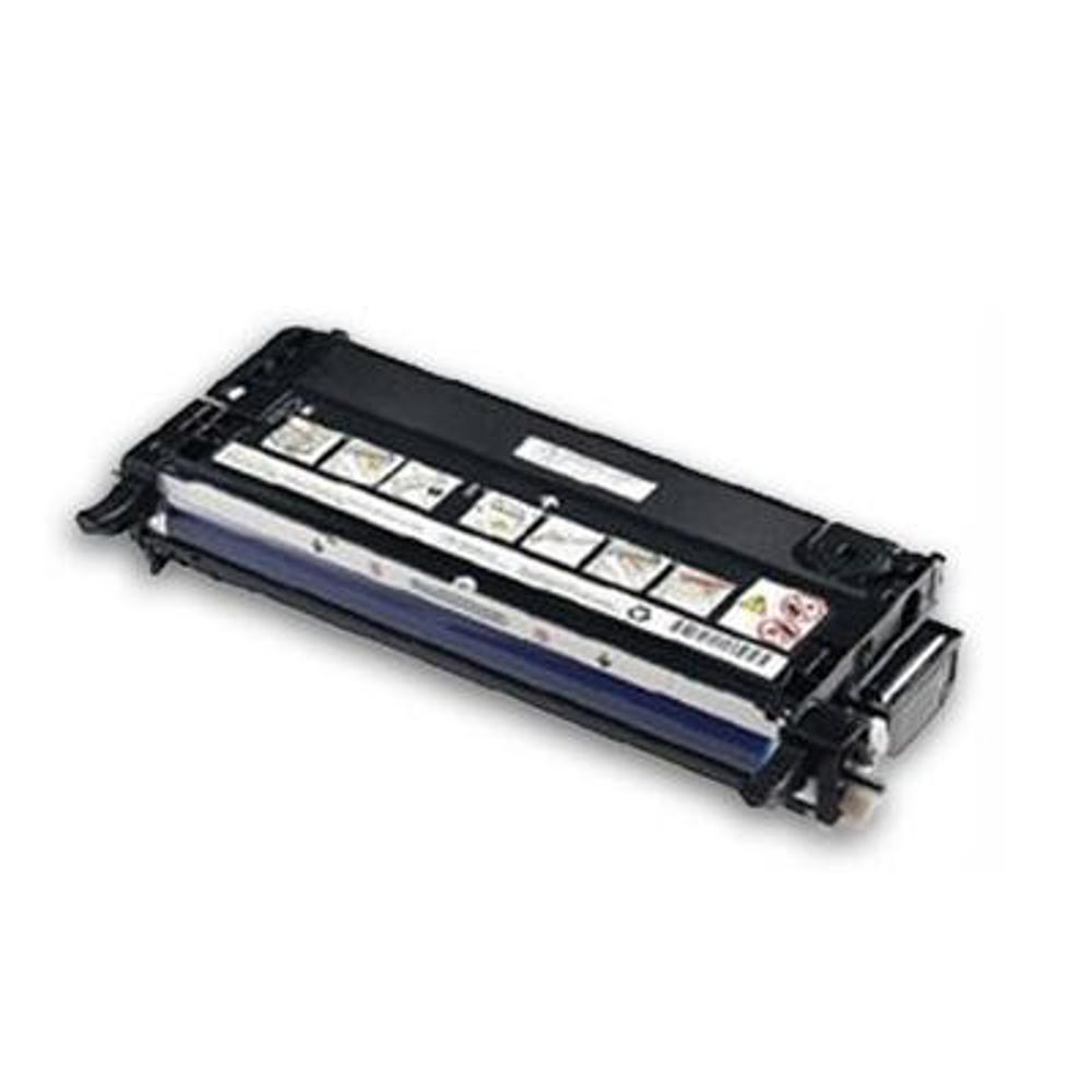 Una cartuccia di toner per stampante nera e argento è su sfondo bianco. Ha etichette ed è angolata verso destra.