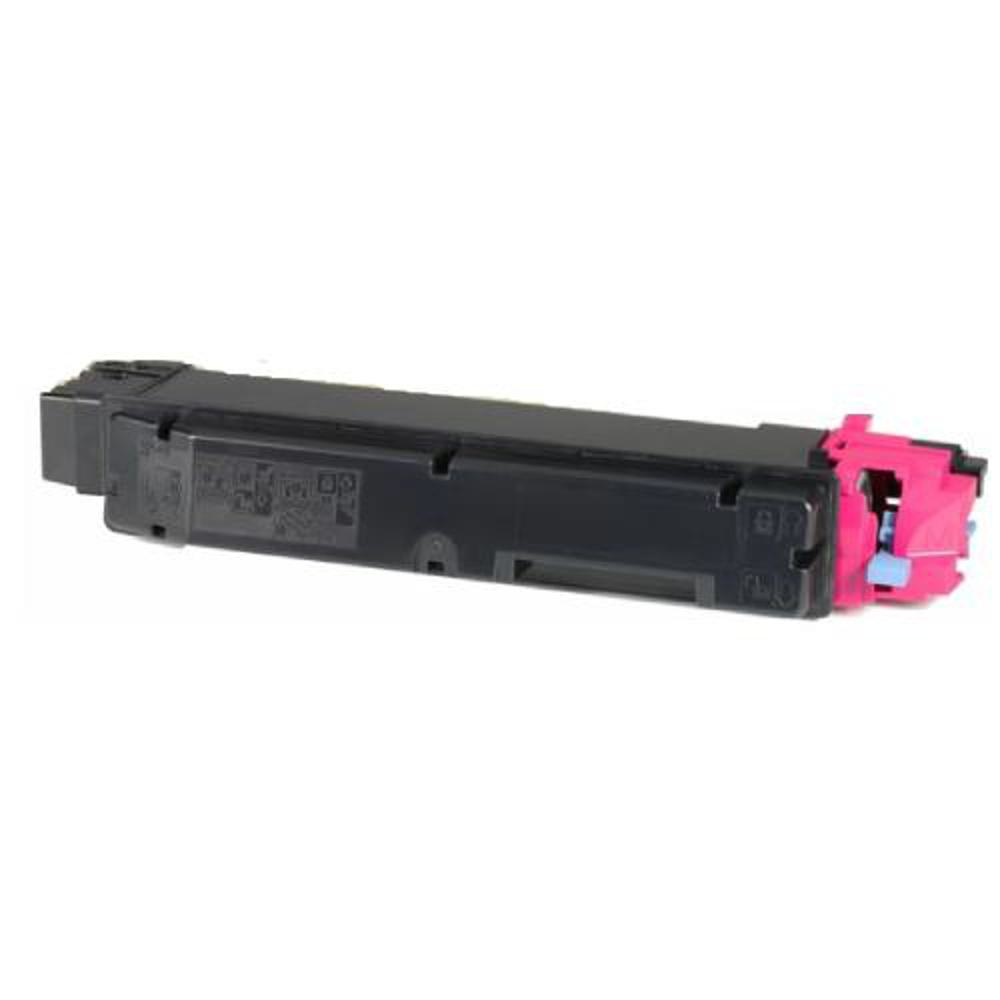 Una cartuccia di toner per stampante nera con un cappuccio rosa e dettagli blu. La cartuccia è su sfondo bianco.