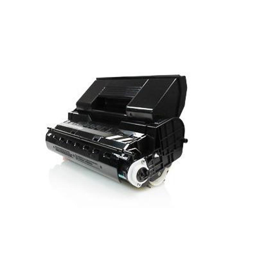 Una cartuccia toner nera per stampante su sfondo bianco. È angolata, mostrando il corpo cilindrico e la parte superiore con prese d'aria.