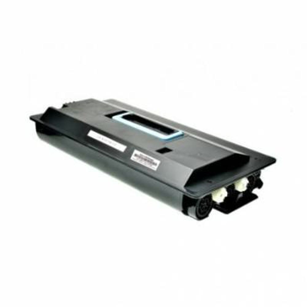 Una cartuccia toner nera con un accento blu e bianco. La cartuccia è rettangolare e si trova su una superficie bianca.