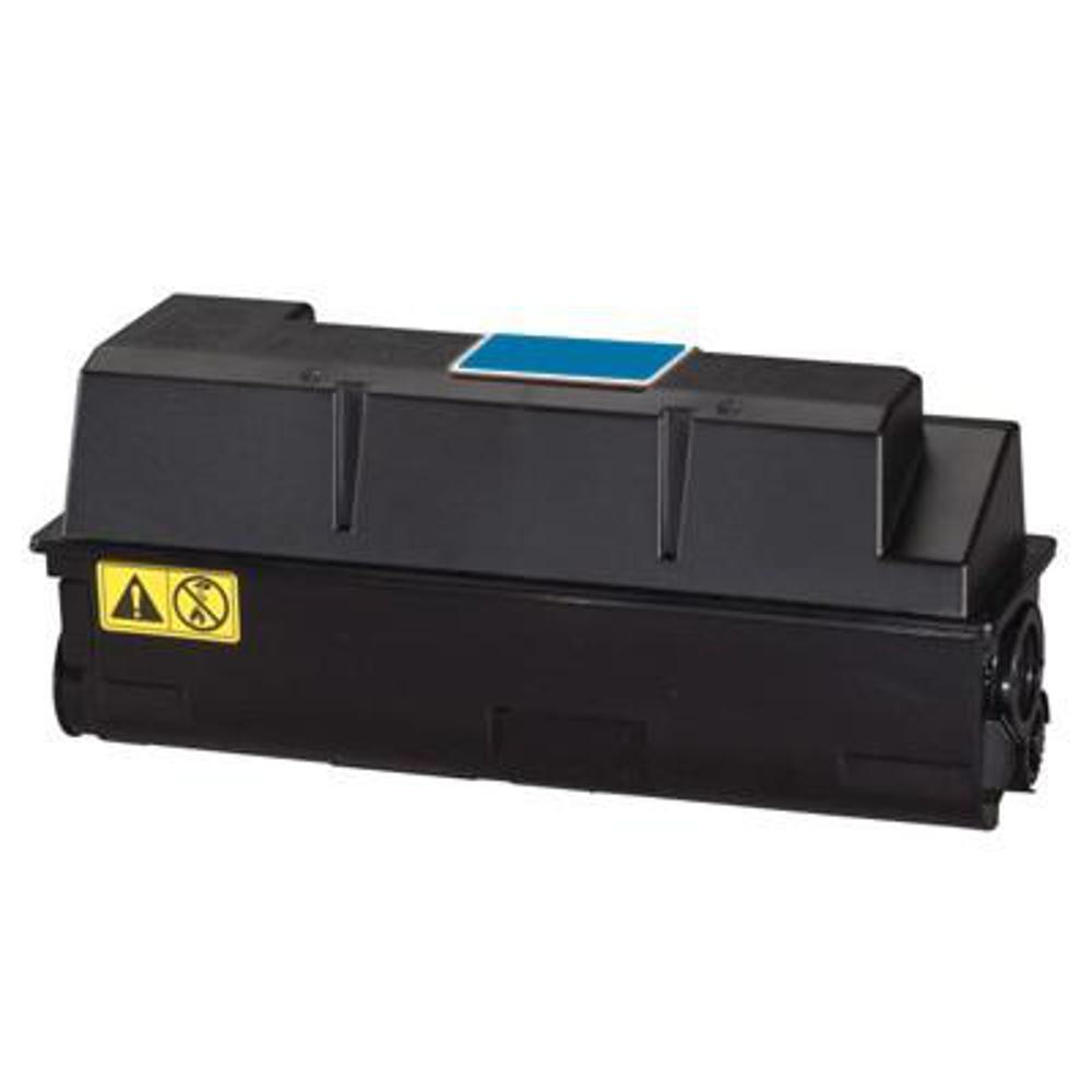 Una cartuccia toner per stampante nera con un rettangolo blu in alto. Ha un'etichetta di avvertimento gialla con simboli.