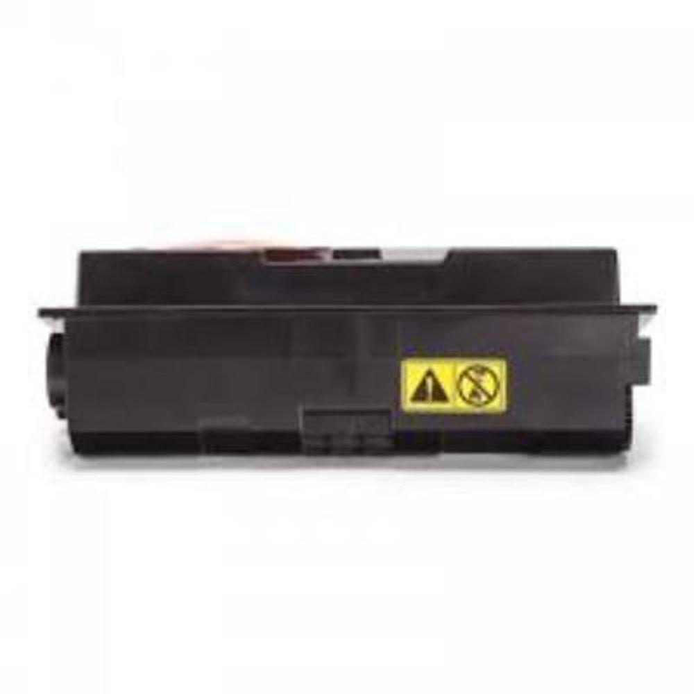 Una cartuccia di toner nera con un adesivo di avvertimento giallo su sfondo bianco. La cartuccia è rettangolare.