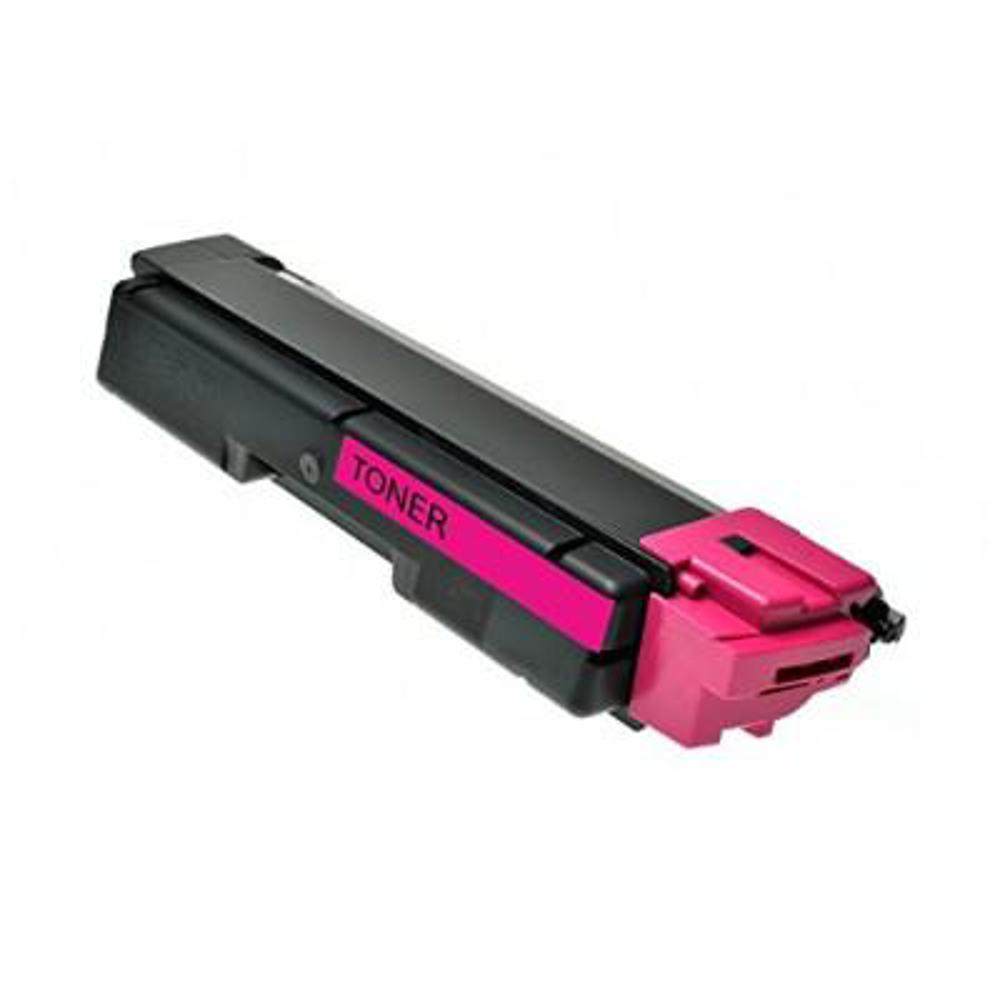 Una cartuccia toner per stampante. È nera e ha una sezione rosa con la scritta 'TONER'. Anche l'estremità è rosa.