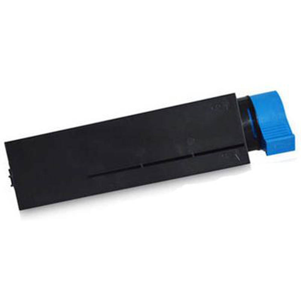 Un oggetto rettangolare nero con una maniglia blu. L'oggetto è su sfondo bianco. Sembra un componente della stampante.
