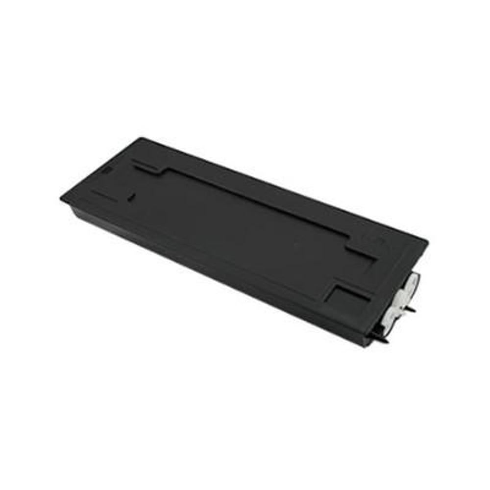 Un oggetto rettangolare nero, probabilmente una cartuccia di toner, si trova su una superficie bianca. Ha una parte superiore incassata e un componente bianco.